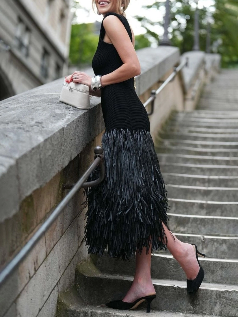 Elegant Raffia Fringed Midi Dress - Image 3
